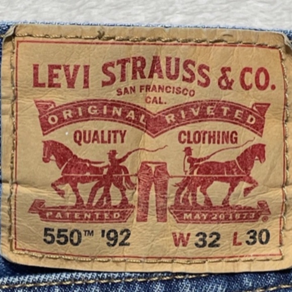 Levis 550 92' Relaxed Denim with Taper below the knee - Picture 7 of 15